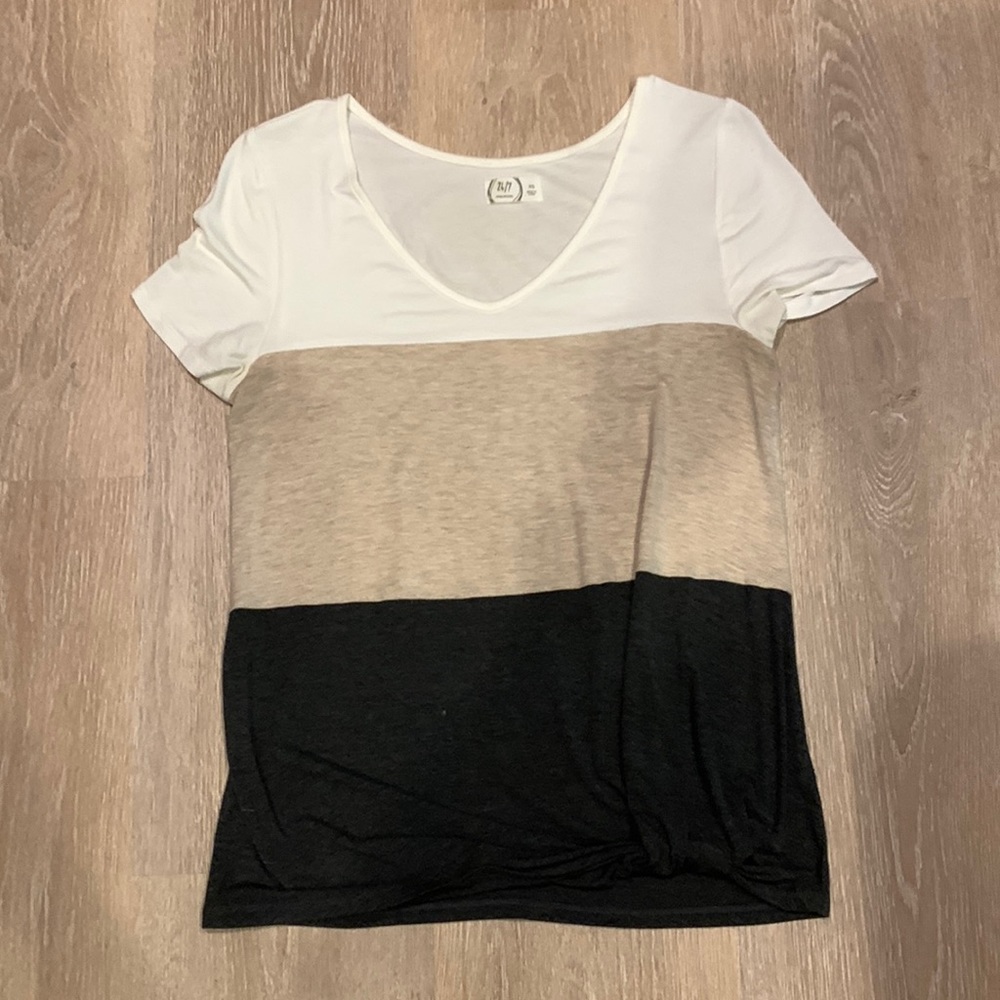 Colorblock v-neck tee